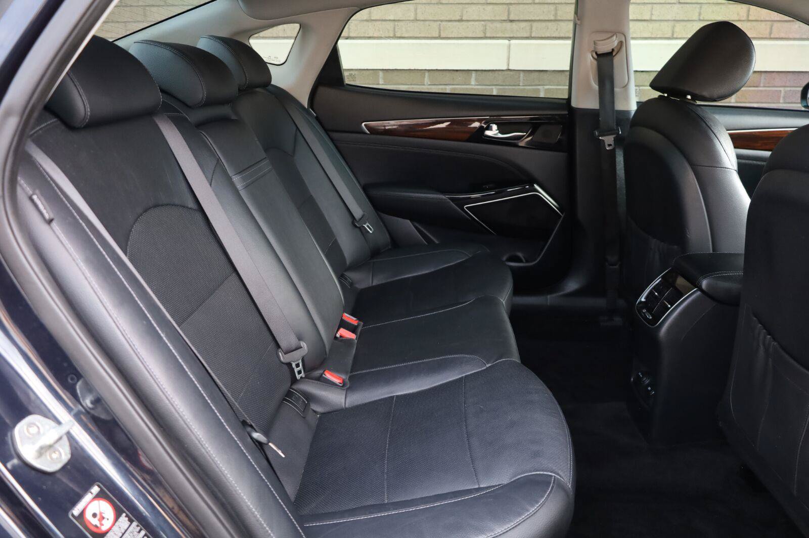 Used 2017 Kia Cadenza Premium FWD image 21