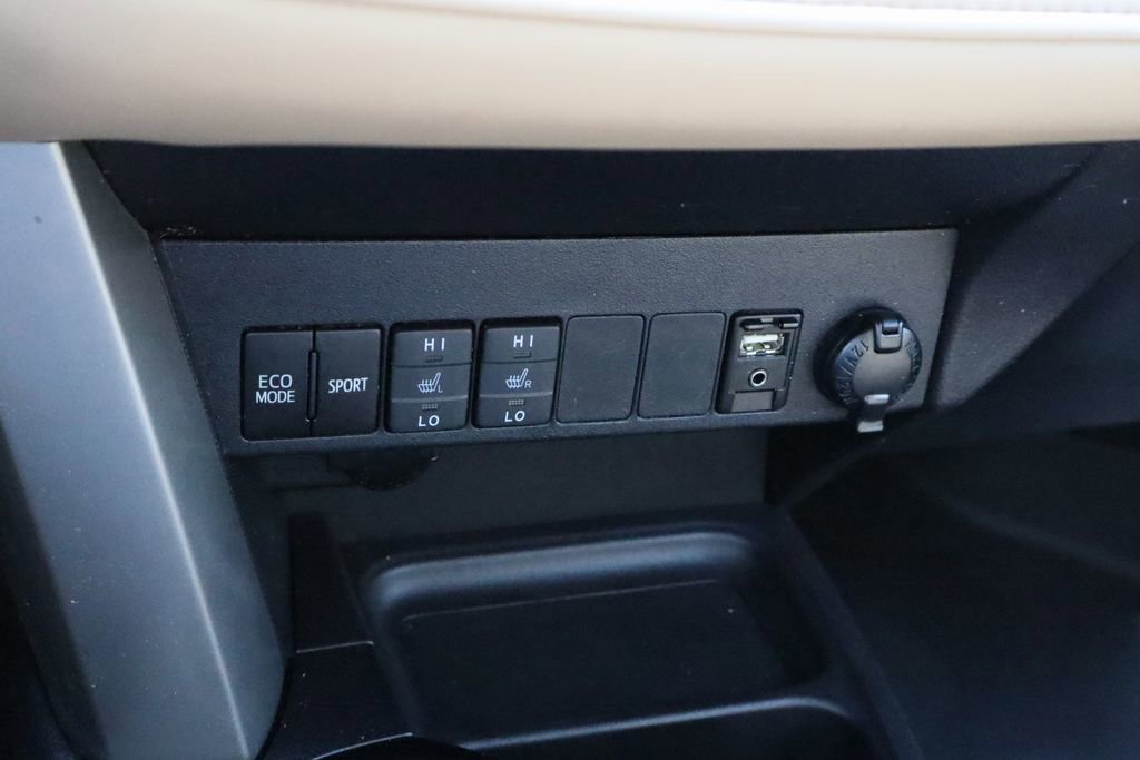 Used 2018 Toyota RAV4 Limited w/ Advanced Technology Package image 17