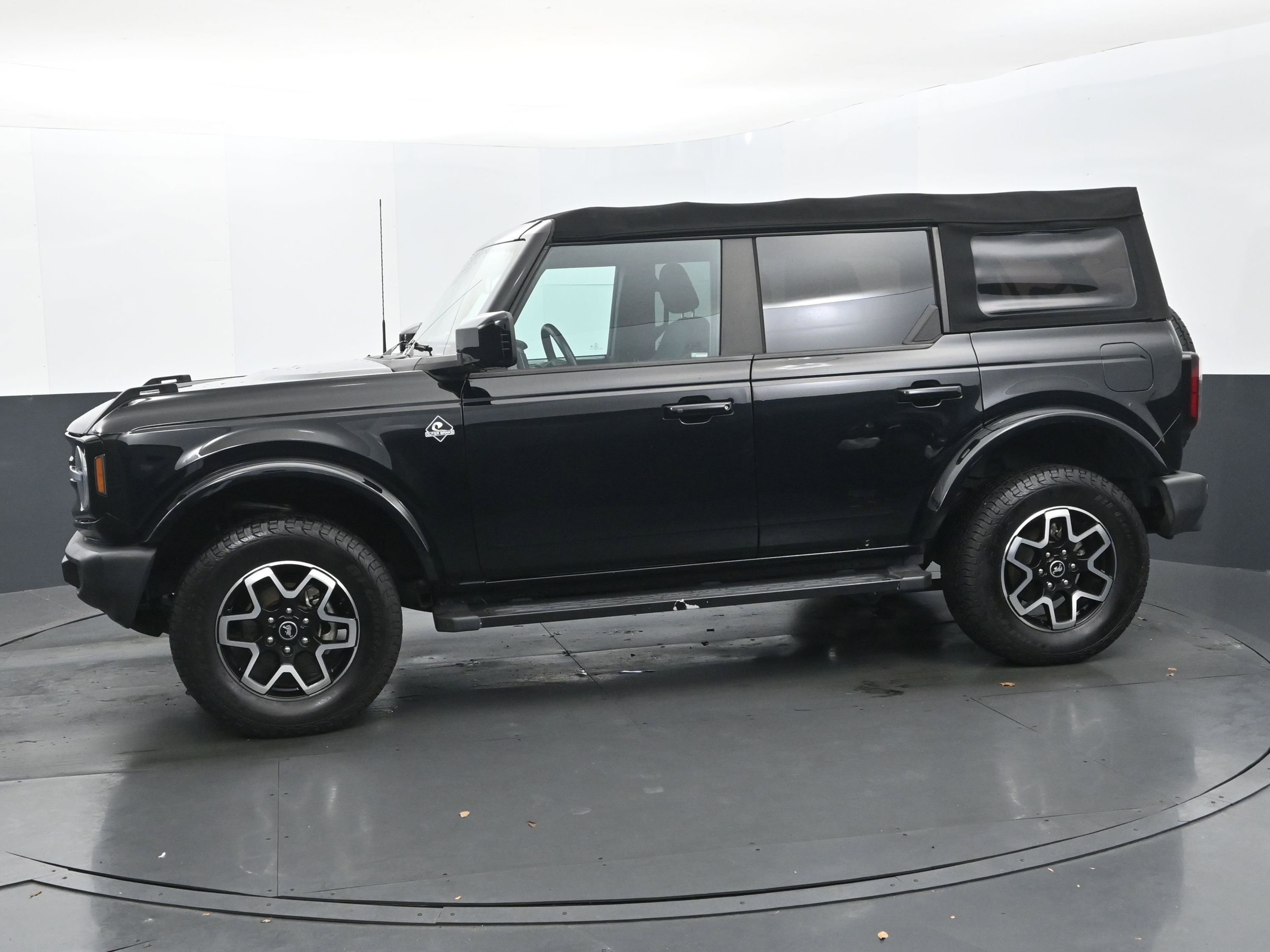 Used 2022 Ford Bronco Outer Banks image 2