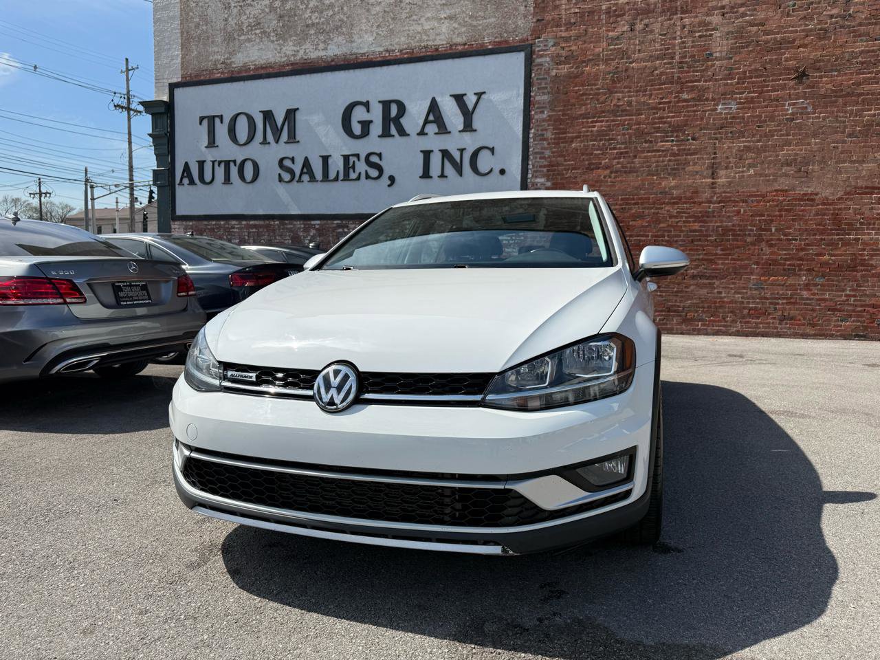 Used 2019 Volkswagen Golf Alltrack S image 1