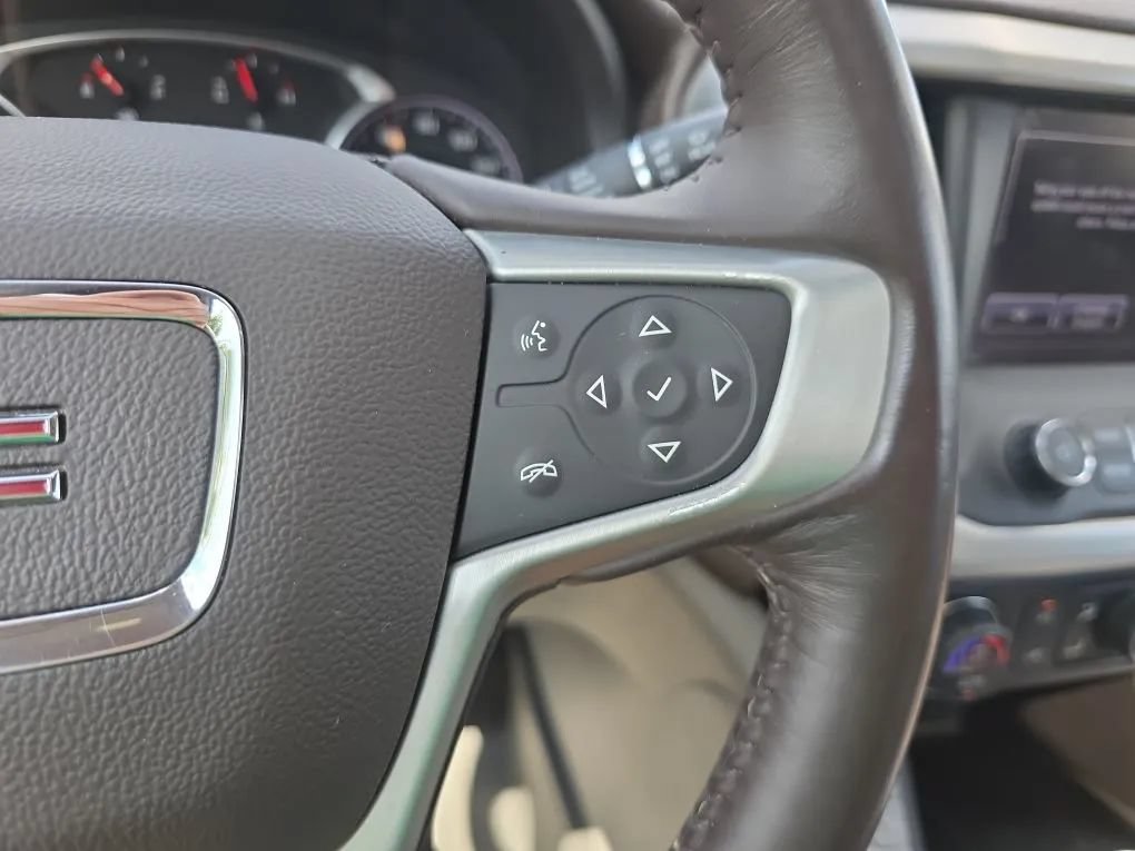 Used 2017 GMC Acadia SLT w/ LPO, Floor Liner Package FWD image 21