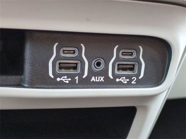 Used 2021 Chrysler Voyager L image 21