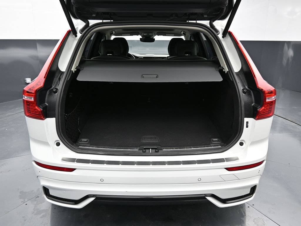Used 2024 Volvo XC60 T8 Ultimate w/ Climate Package AWD/4WD image 11