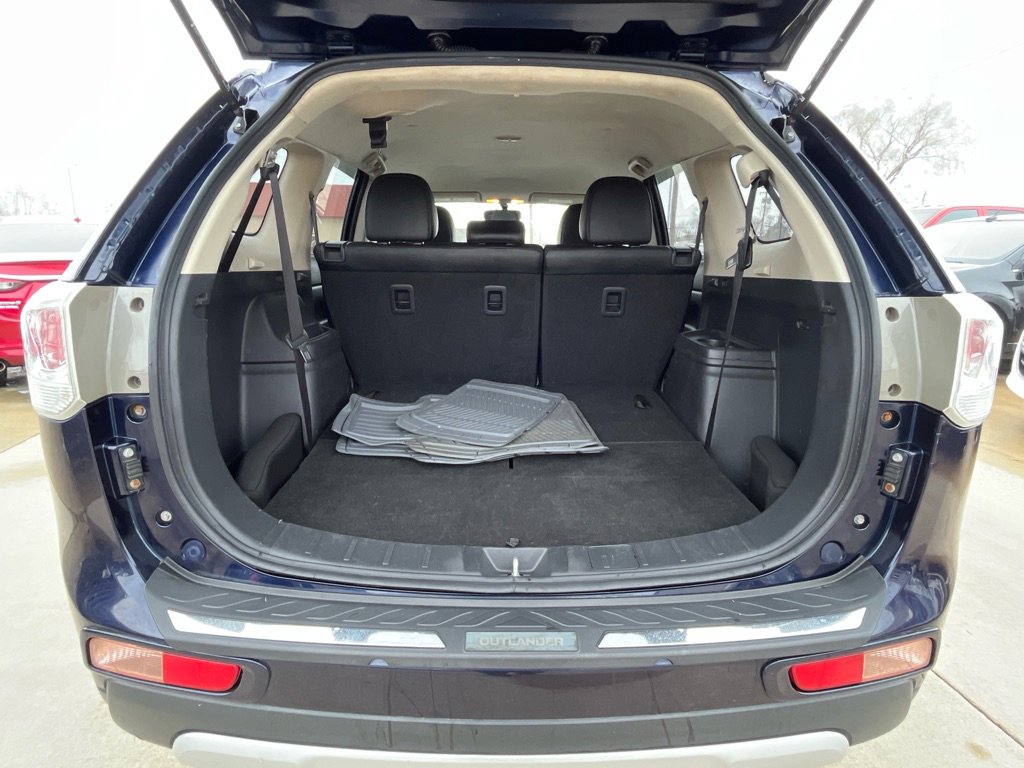 Used 2015 Mitsubishi Outlander SE image 11