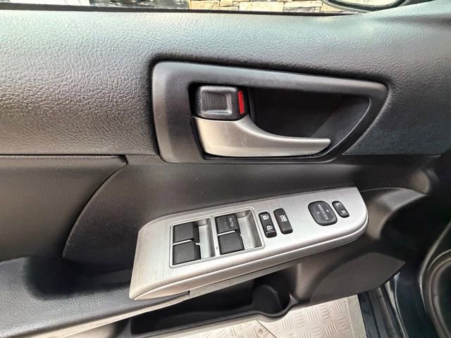 Used 2013 Toyota Camry SE FWD image 25