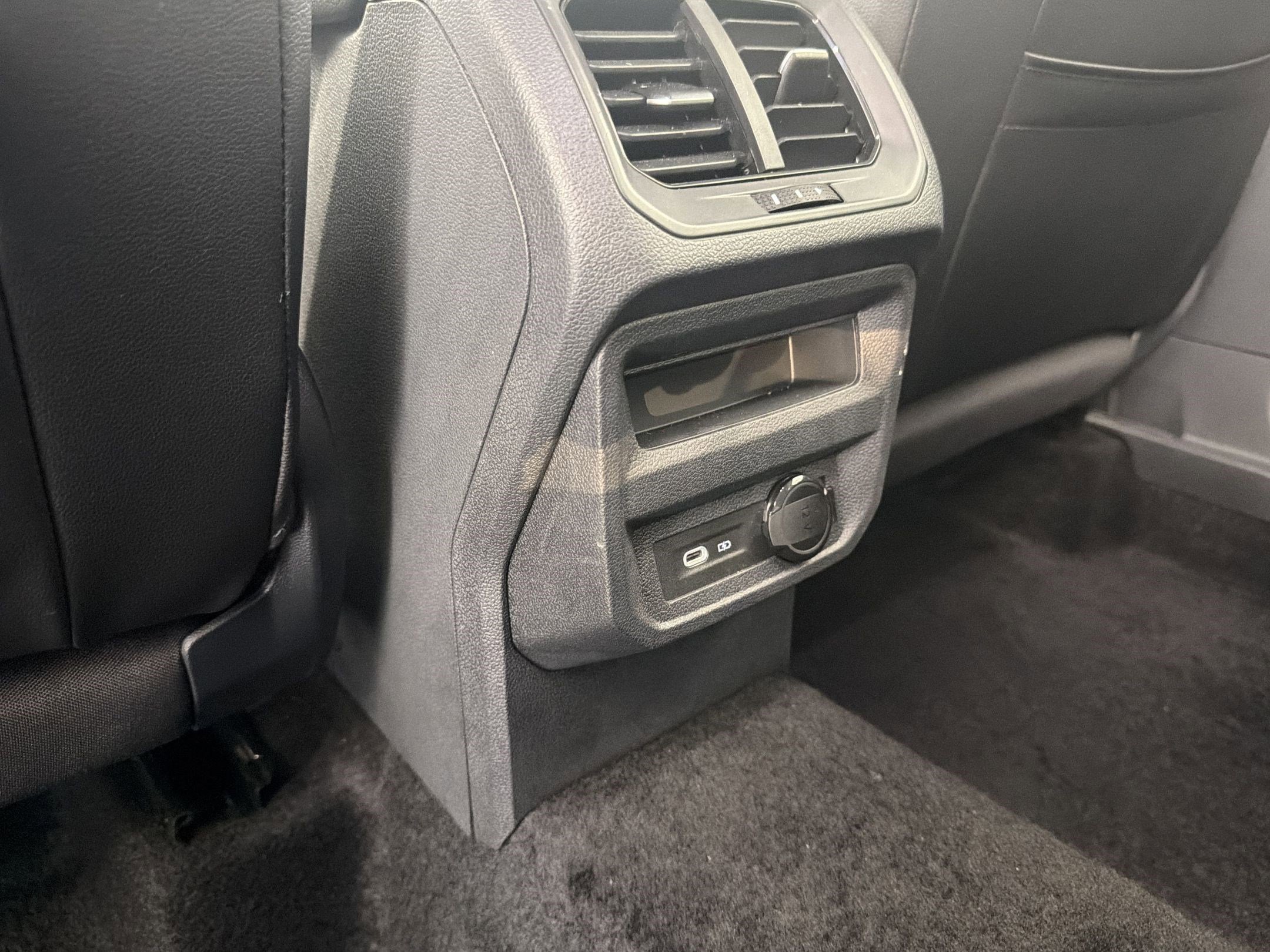 Certified 2024 Volkswagen Tiguan SE image 31