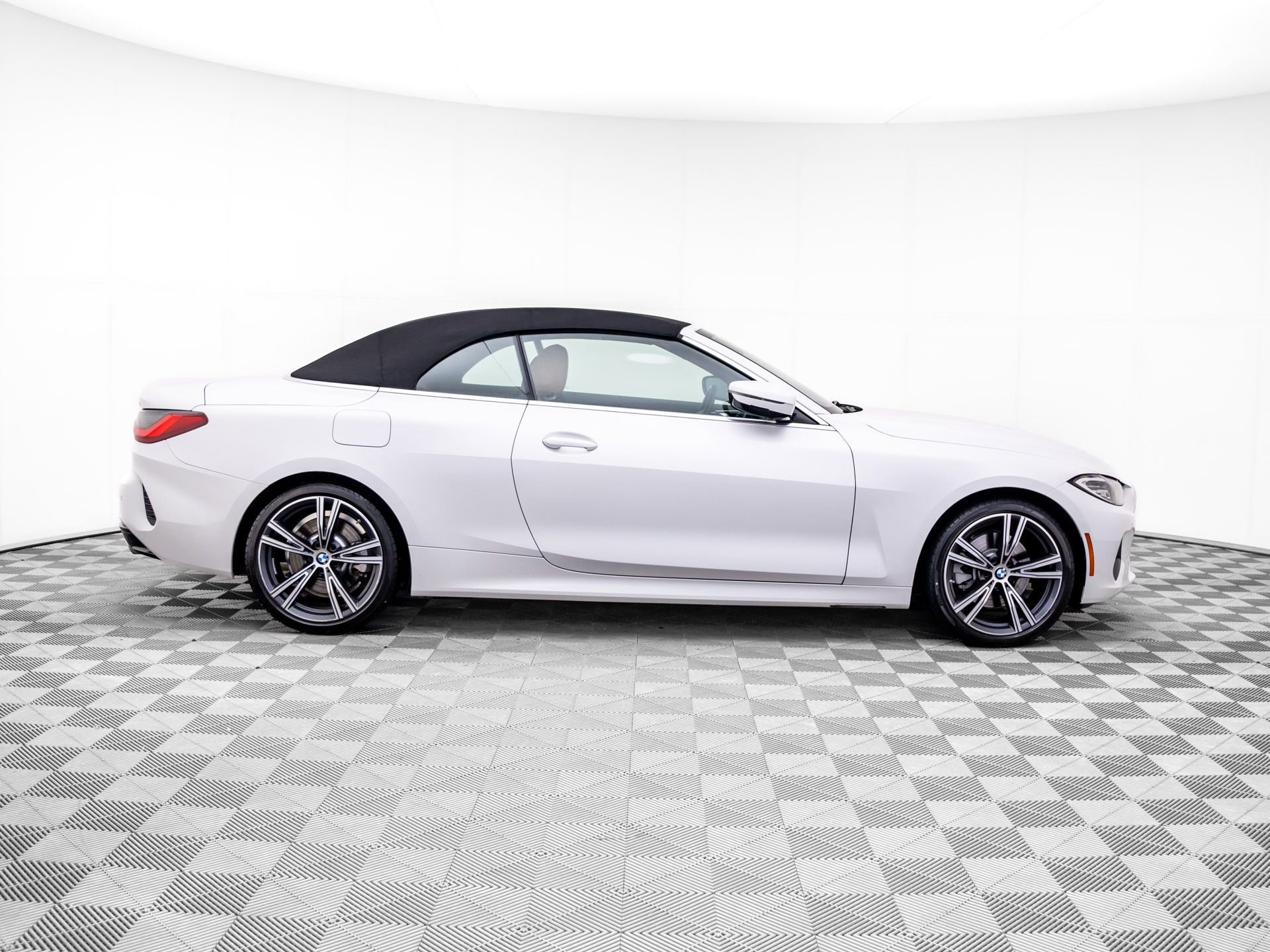 Certified 2024 BMW 430i xDrive Convertible w/ Convenience Package image 5