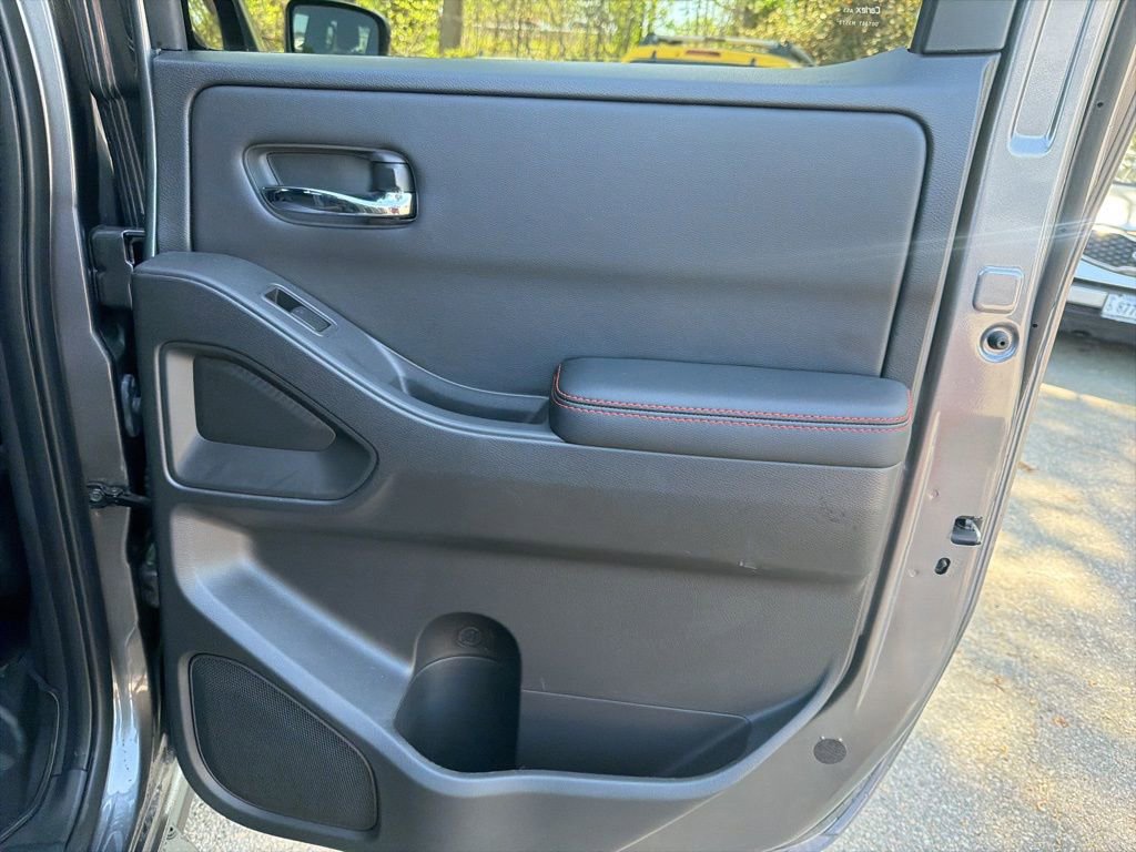 Used 2025 Nissan Frontier PRO-4X image 26