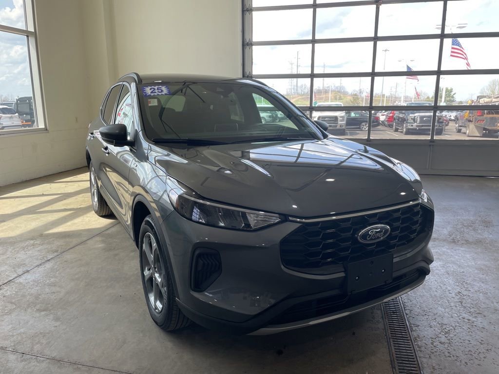 Used 2025 Ford Escape ST-Line image 3