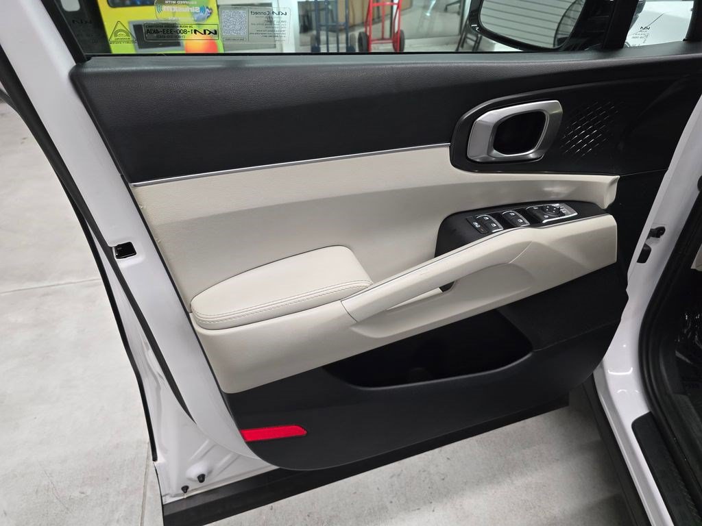 Used 2022 Kia Sorento S w/ Panoramic Sunroof Package FWD image 13