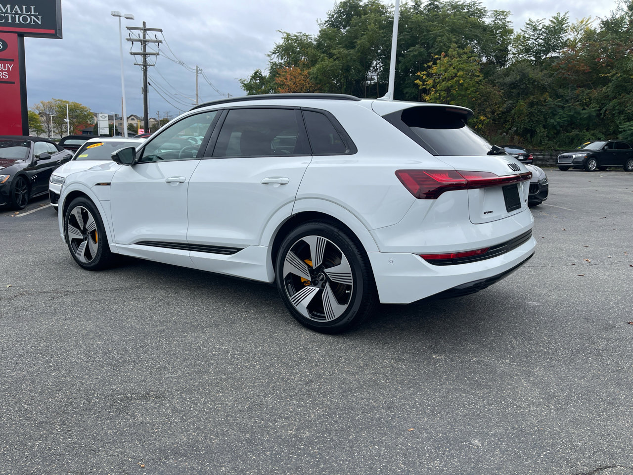 Used 2023 Audi e-tron Premium Plus w/ Premium Plus Package image 11