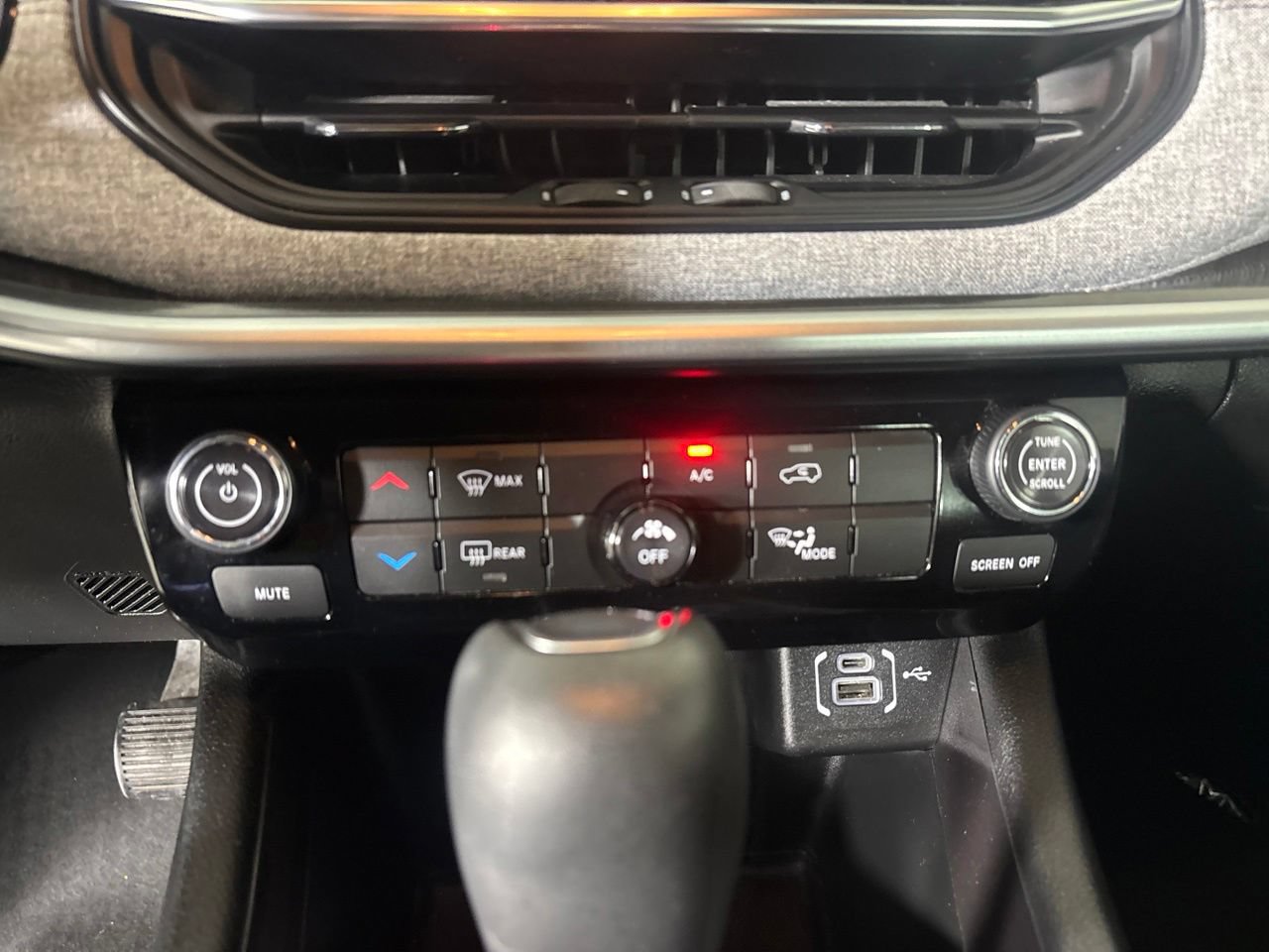 Used 2024 Jeep Compass Latitude w/ Sun and Sound Group AWD/4WD image 20