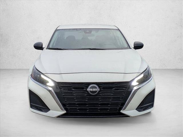 Used 2024 Nissan Altima 2.5 SV FWD image 2