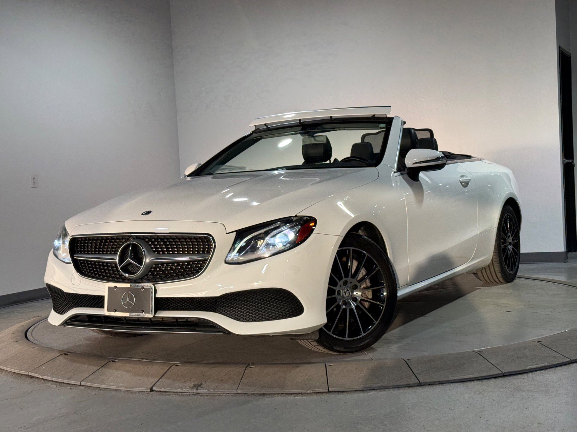 Used 2018 Mercedes-Benz E 400 4MATIC Cabriolet image 2