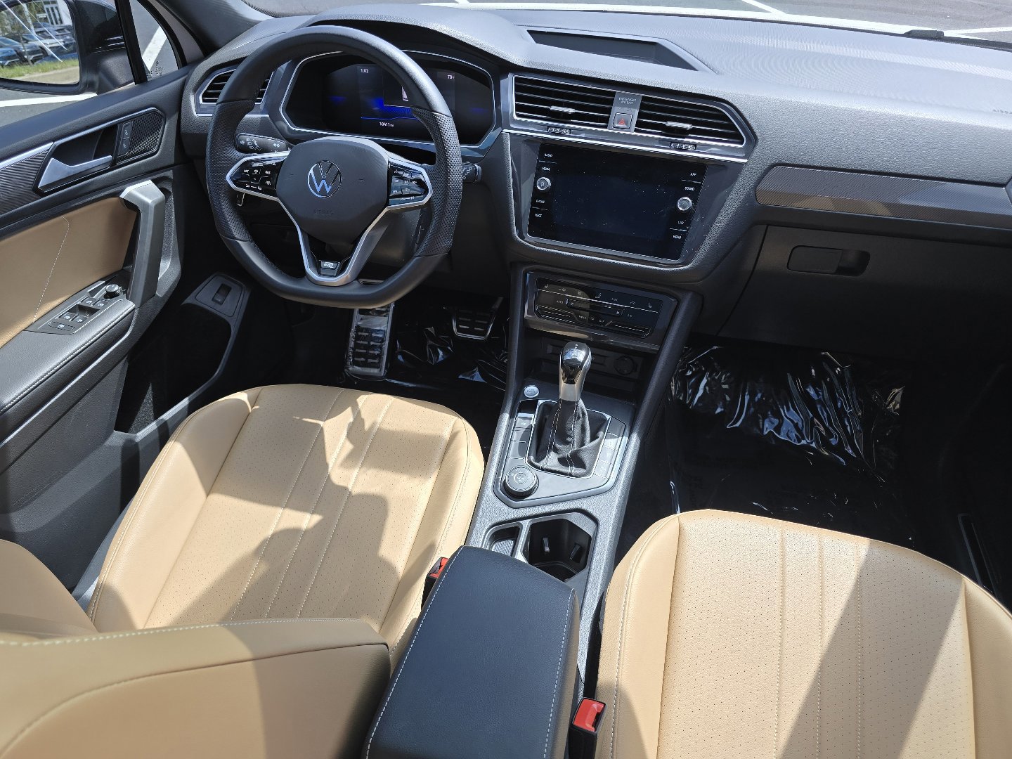 Used 2024 Volkswagen Tiguan SE R-Line image 31