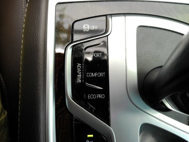 Used 2022 BMW 740i RWD image 47