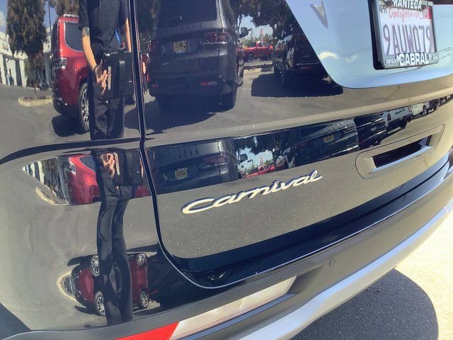 Used 2022 Kia Carnival LX image 41