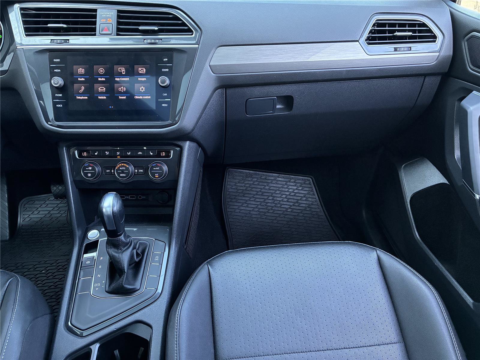 Used 2020 Volkswagen Tiguan SE FWD image 23
