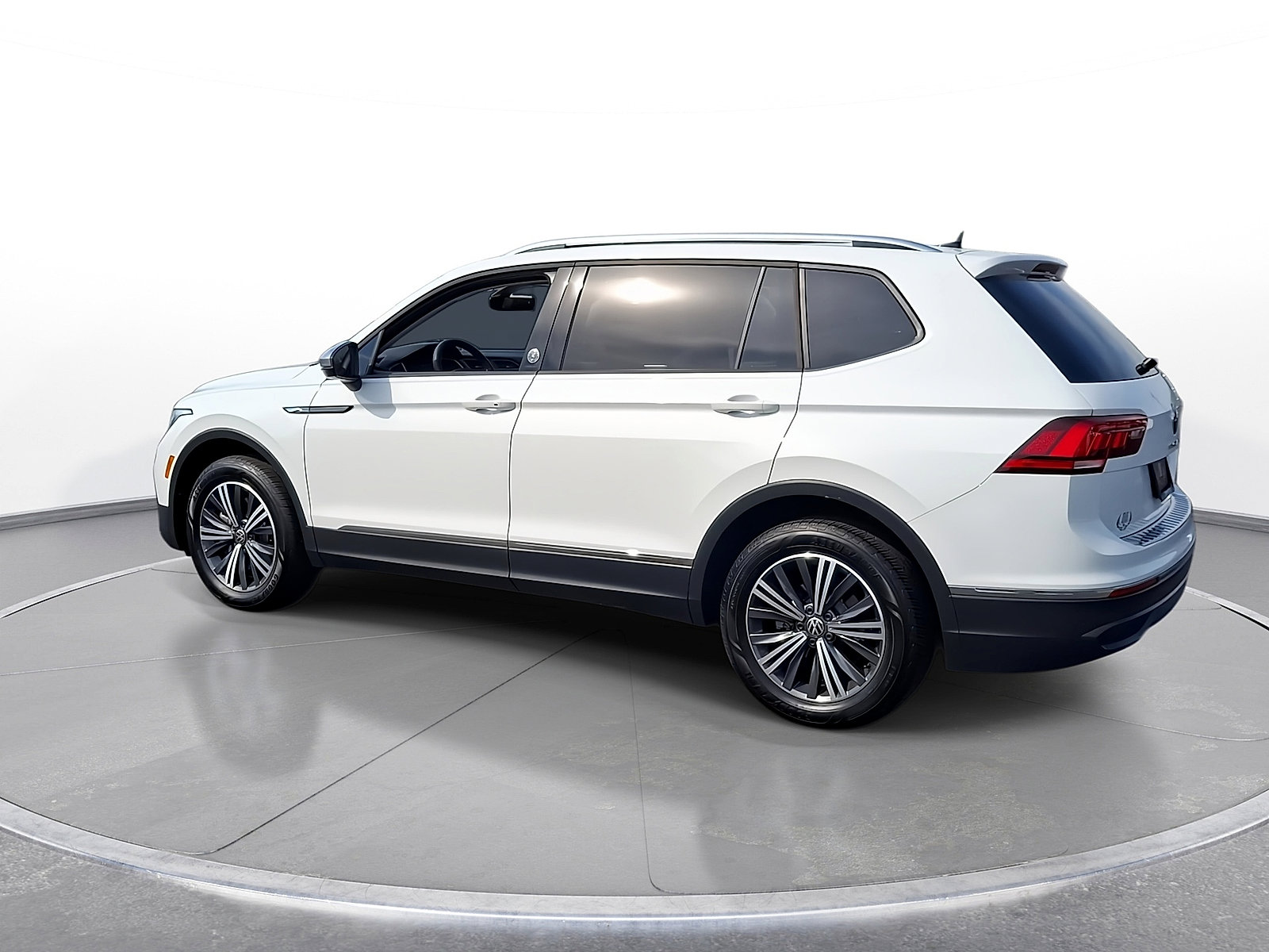 Used 2024 Volkswagen Tiguan Wolfsburg Edition w/ Panoramic Sunroof Package AWD/4WD image 6