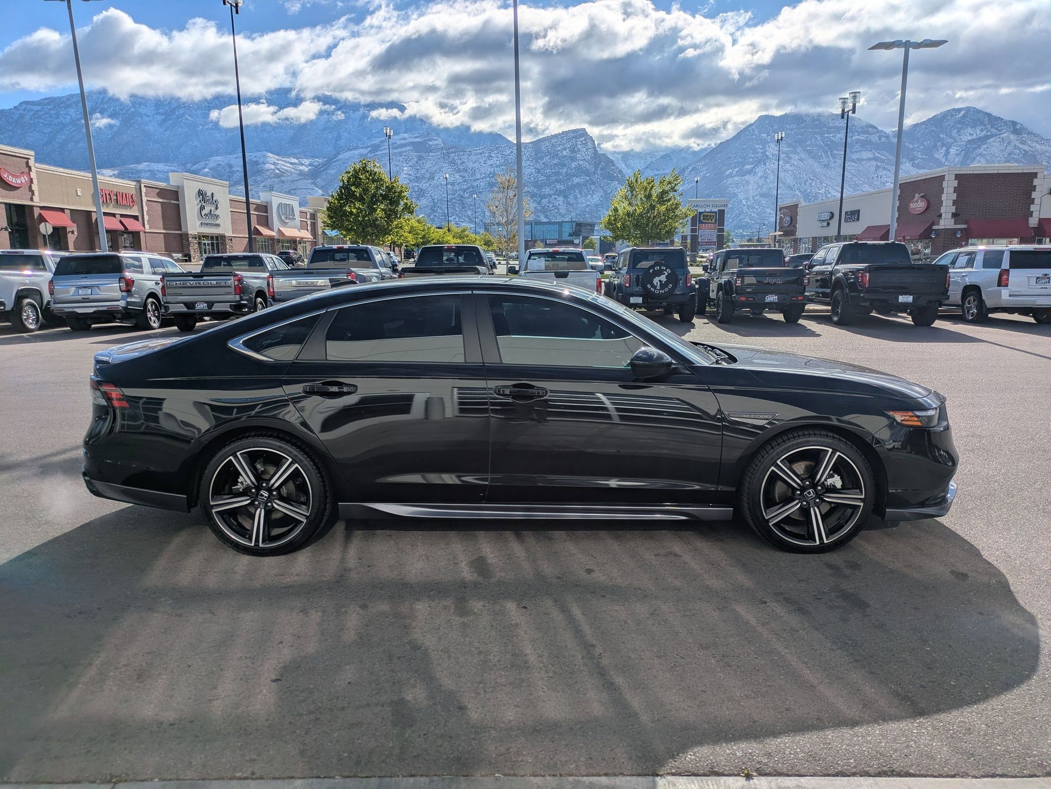 Used 2023 Honda Accord Sport image 2