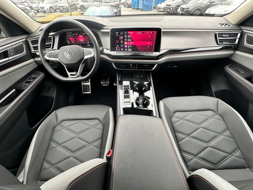 Used 2025 Volkswagen Atlas Peak Edition SE image 25