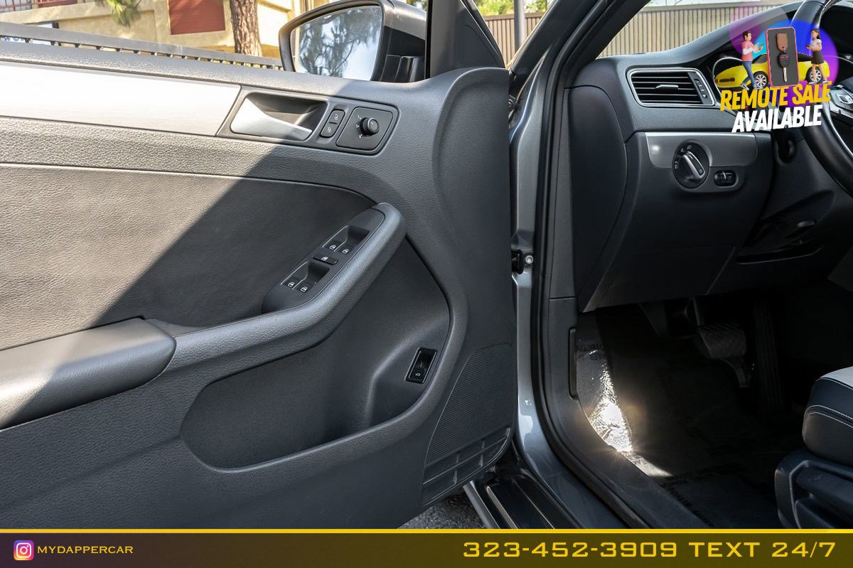Used 2016 Volkswagen Jetta Sport image 11