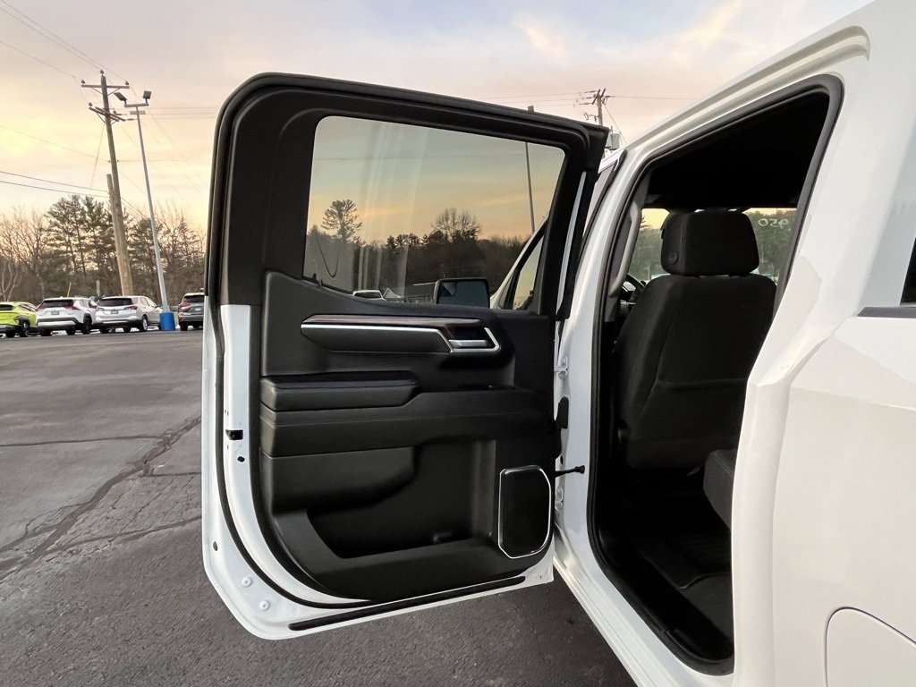 Used 2025 Chevrolet Silverado 1500 LT image 13