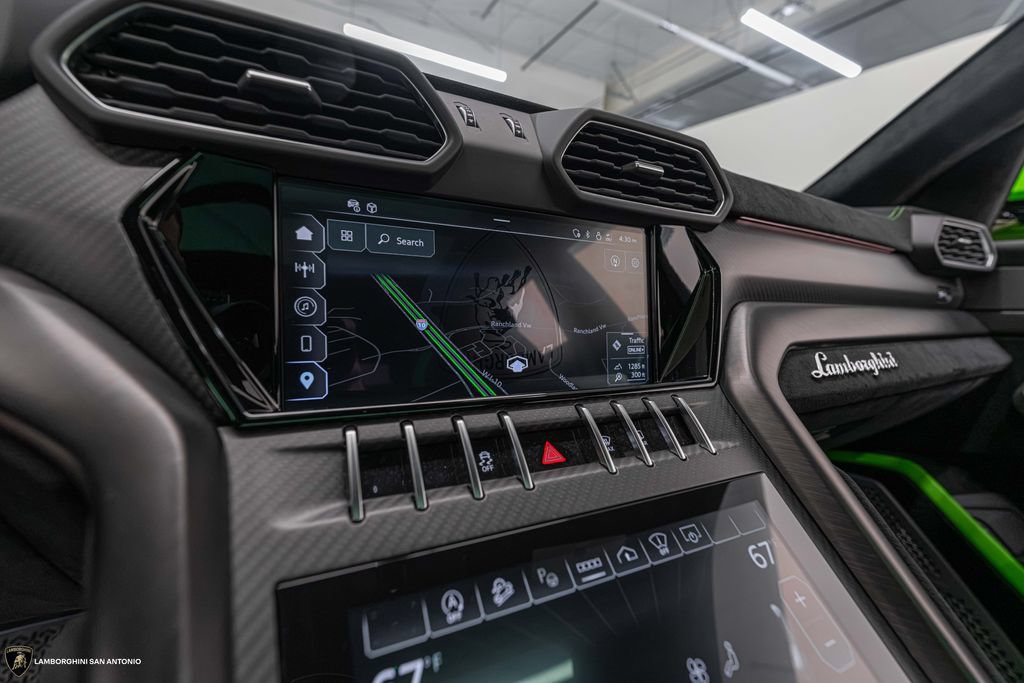 Used 2024 Lamborghini Urus Performante AWD/4WD image 44