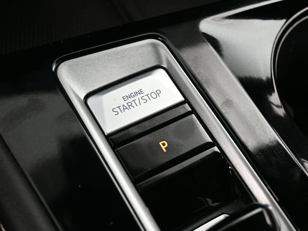 Used 2024 Volkswagen Atlas Cross Sport SEL Premium R-Line image 31