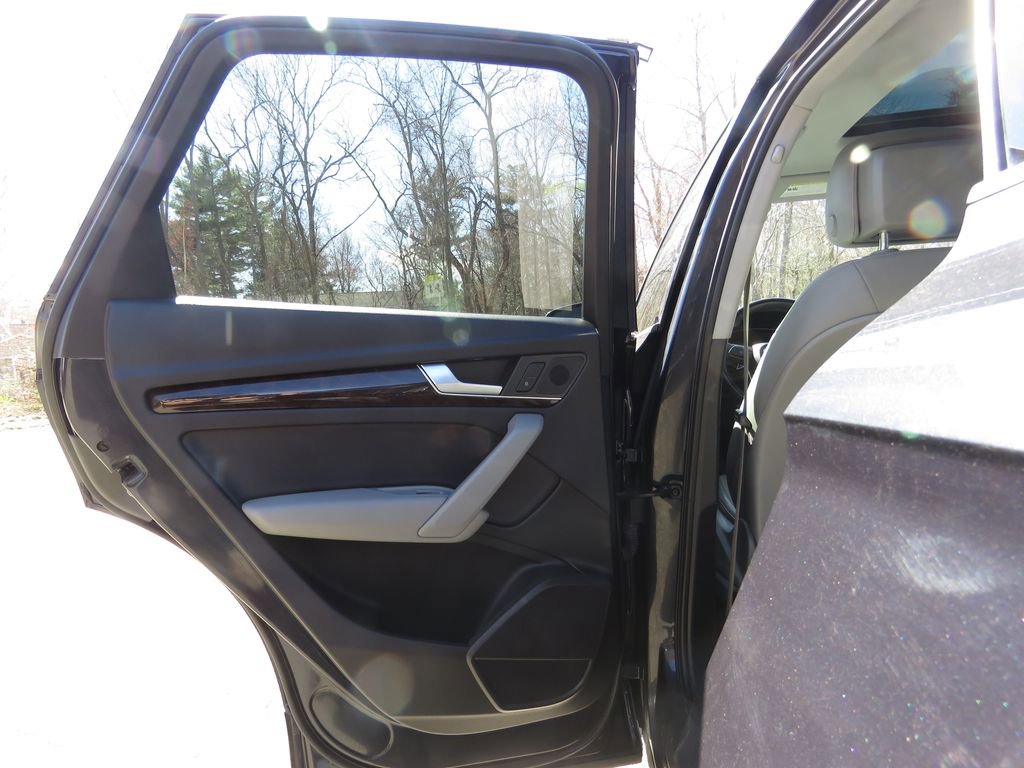 Used 2018 Audi Q5 2.0T Premium w/ Convenience Package AWD/4WD image 19