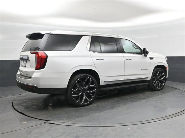 Used 2022 GMC Yukon SLT w/ SLT Luxury Package image 3