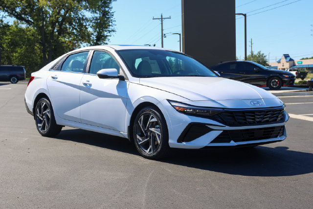 New 2026 Hyundai Elantra Limited FWD image 1