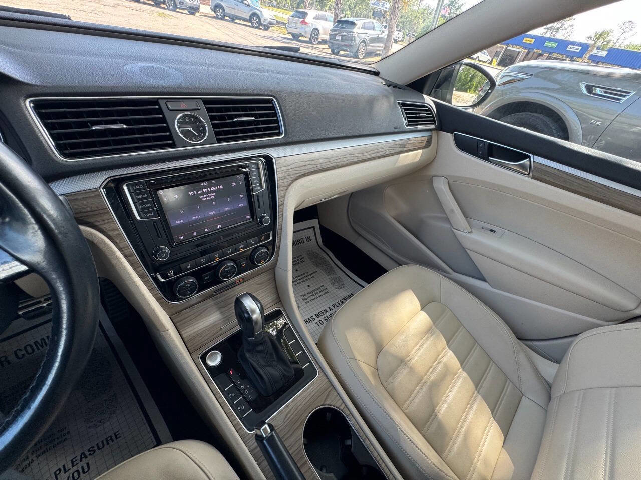 Used 2017 Volkswagen Passat 1.8T SEL Premium FWD image 19