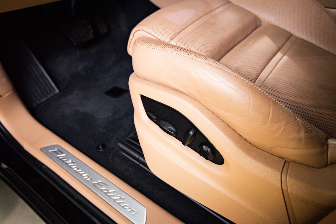 Certified 2023 Porsche Cayenne Platinum Edition image 14