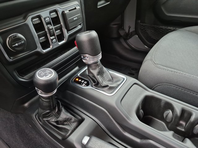 Used 2023 Jeep Wrangler Unlimited w/ Cold Weather Group AWD/4WD image 23