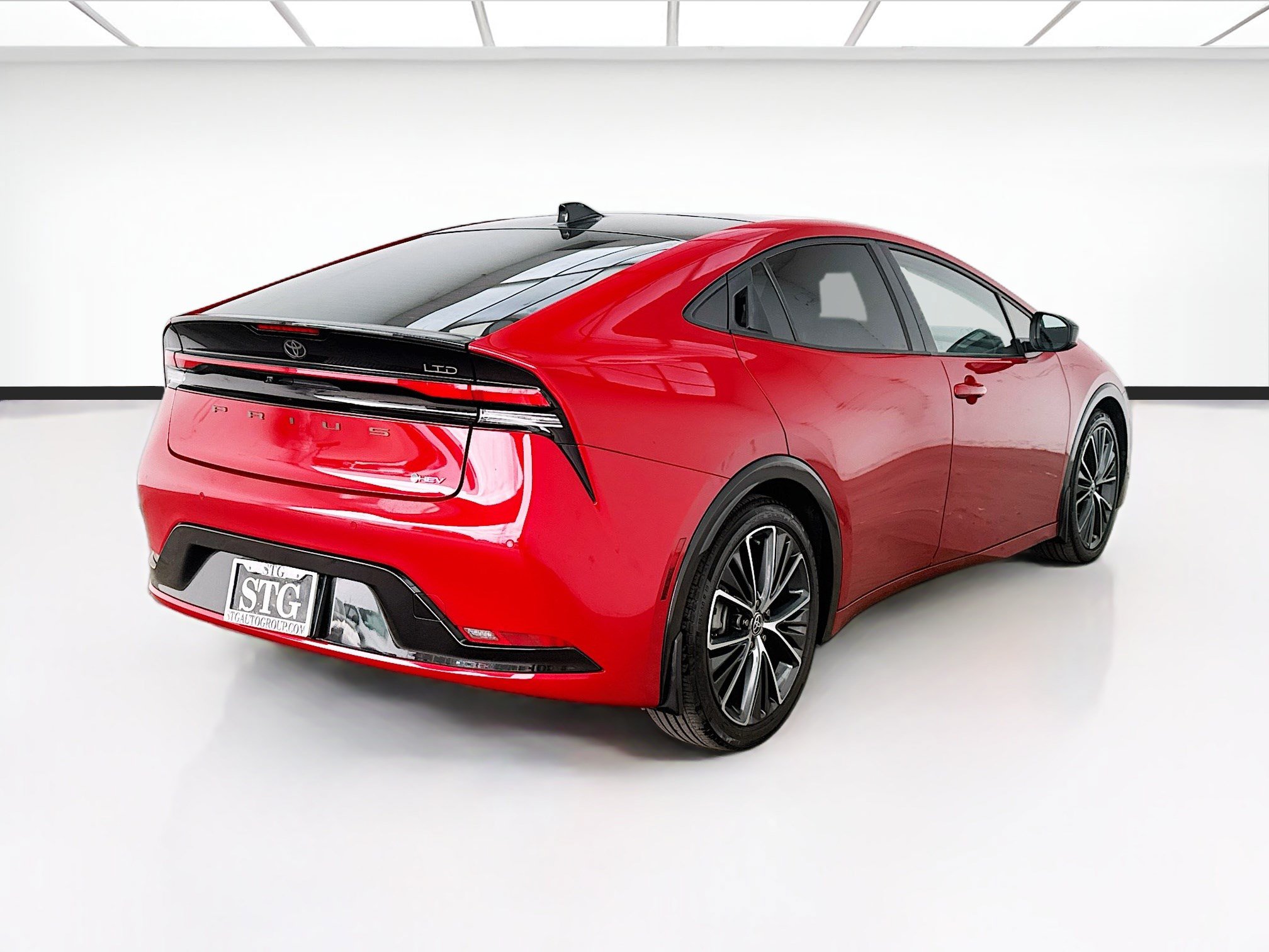 Used 2023 Toyota Prius Limited FWD image 4