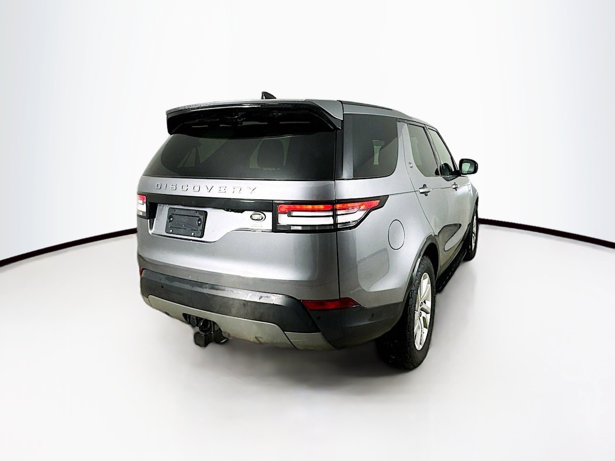 Used 2020 Land Rover Discovery SE image 5