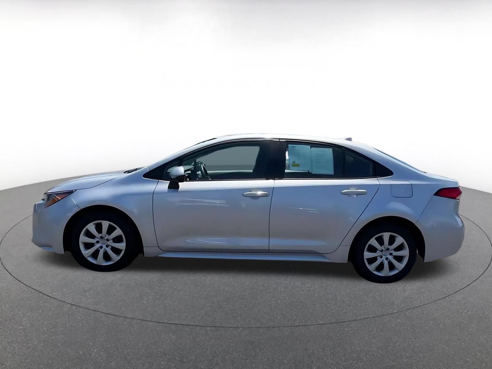 Used 2025 Toyota Corolla LE FWD image 9