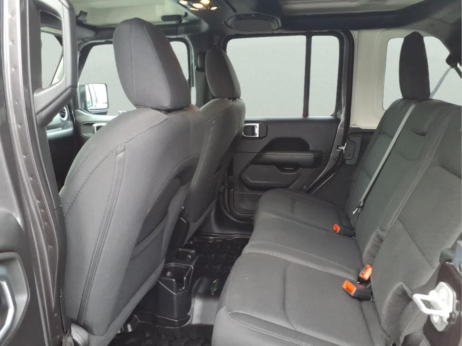 Used 2020 Jeep Wrangler Unlimited Sahara AWD/4WD image 12