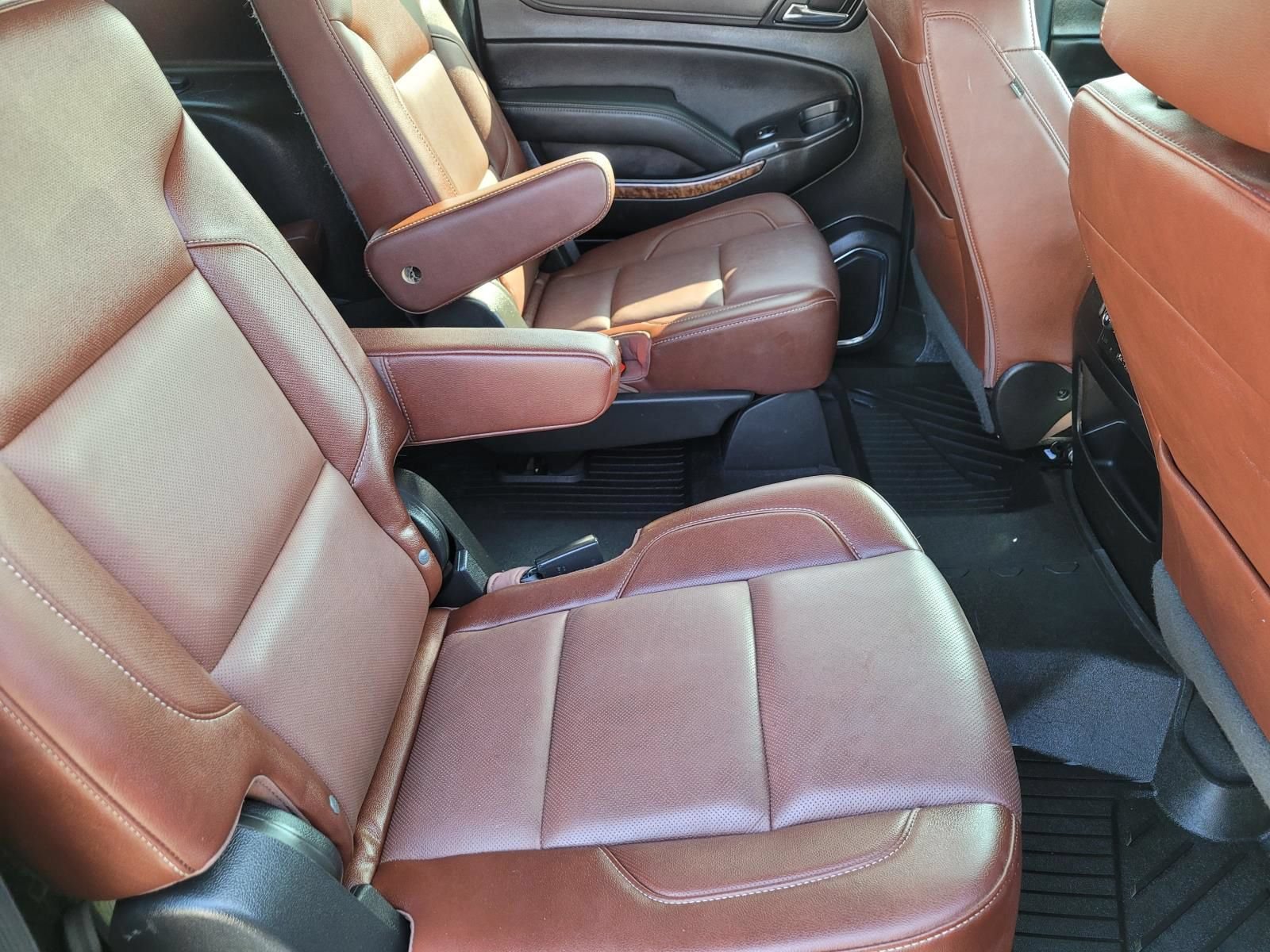Used 2019 Chevrolet Suburban Premier w/ Premier Plus Edition RWD image 14