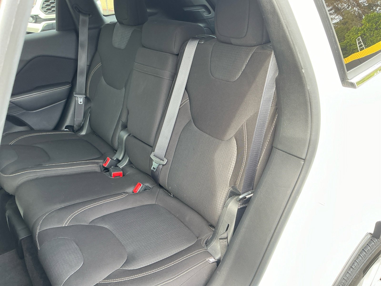 Used 2016 Jeep Cherokee Latitude w/ Safety/Convenience Group FWD image 16