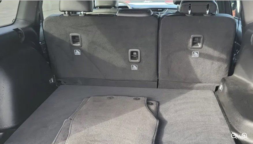 Used 2023 Jeep Grand Cherokee Altitude image 16