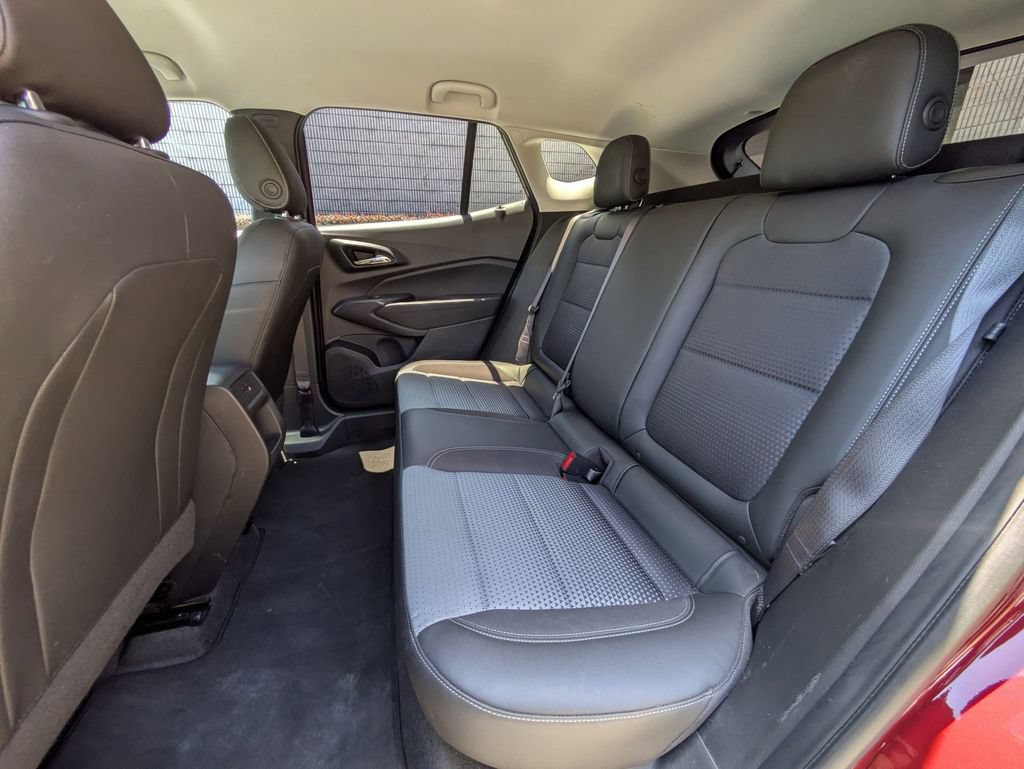 Used 2025 Chevrolet Trax LT w/ LT Convenience Package FWD image 27