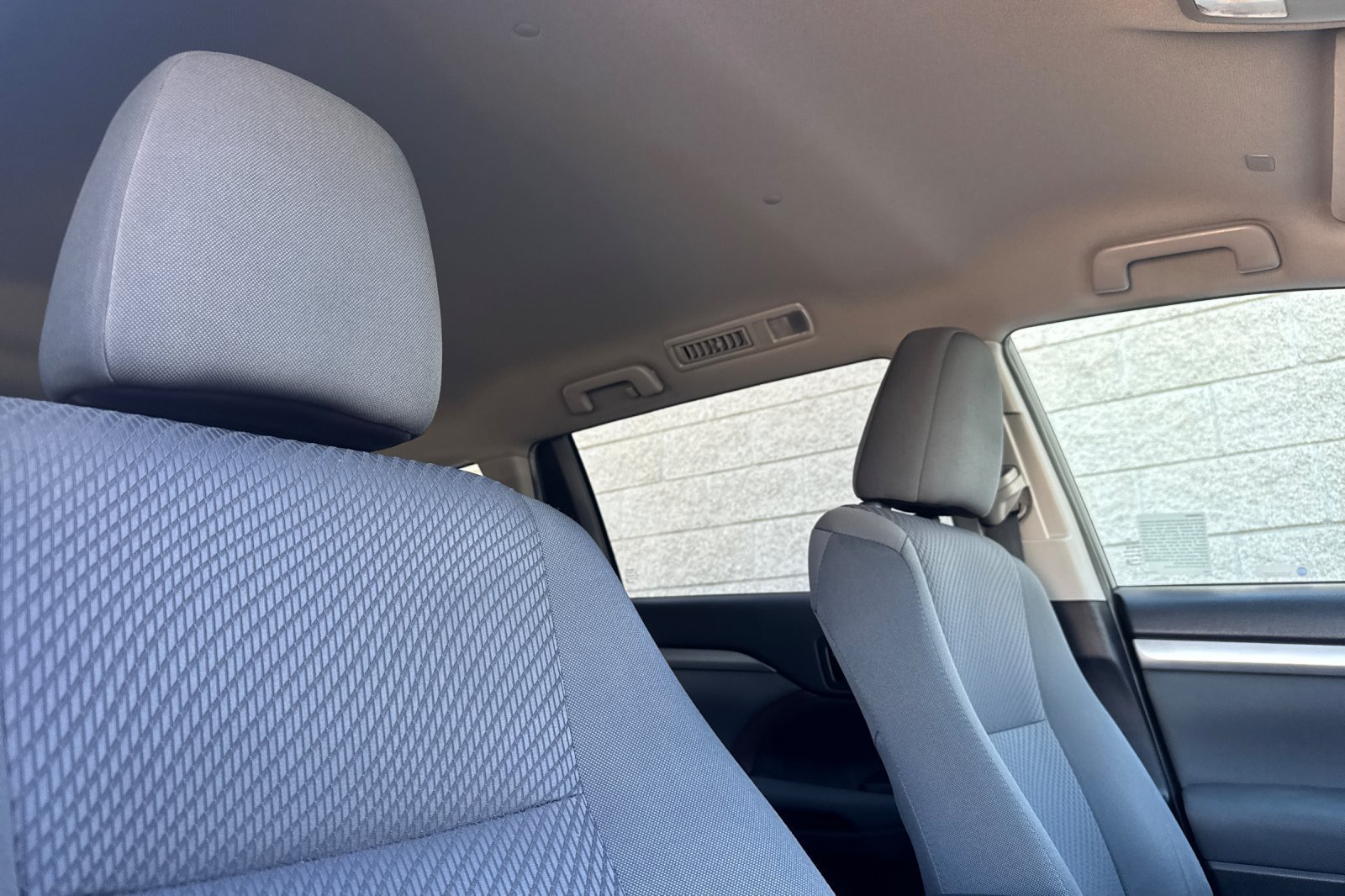 Used 2019 Toyota Highlander LE FWD image 18