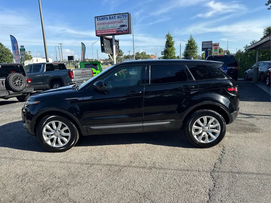 Used 2019 Land Rover Range Rover Evoque SE AWD/4WD image 8