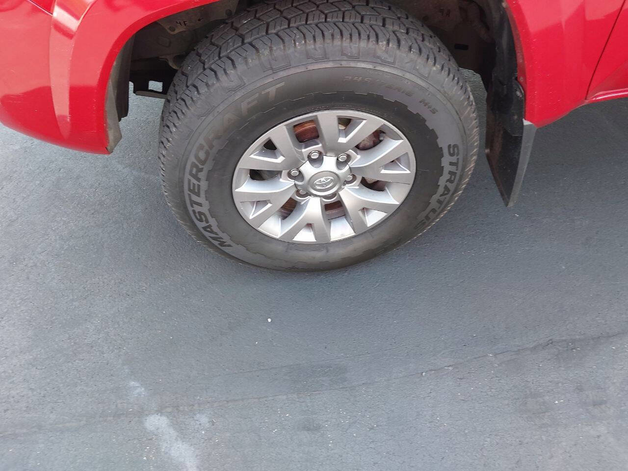 Used 2017 Toyota Tacoma TRD Off-Road image 13