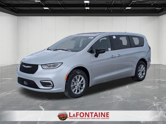 New 2026 Chrysler Pacifica Limited w/ Uconnect Theater Family Group