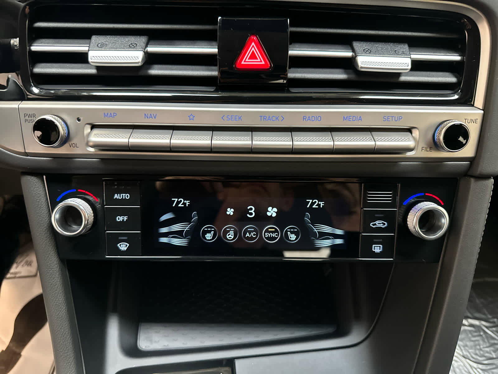 New 2025 Genesis G70 2.5T image 18