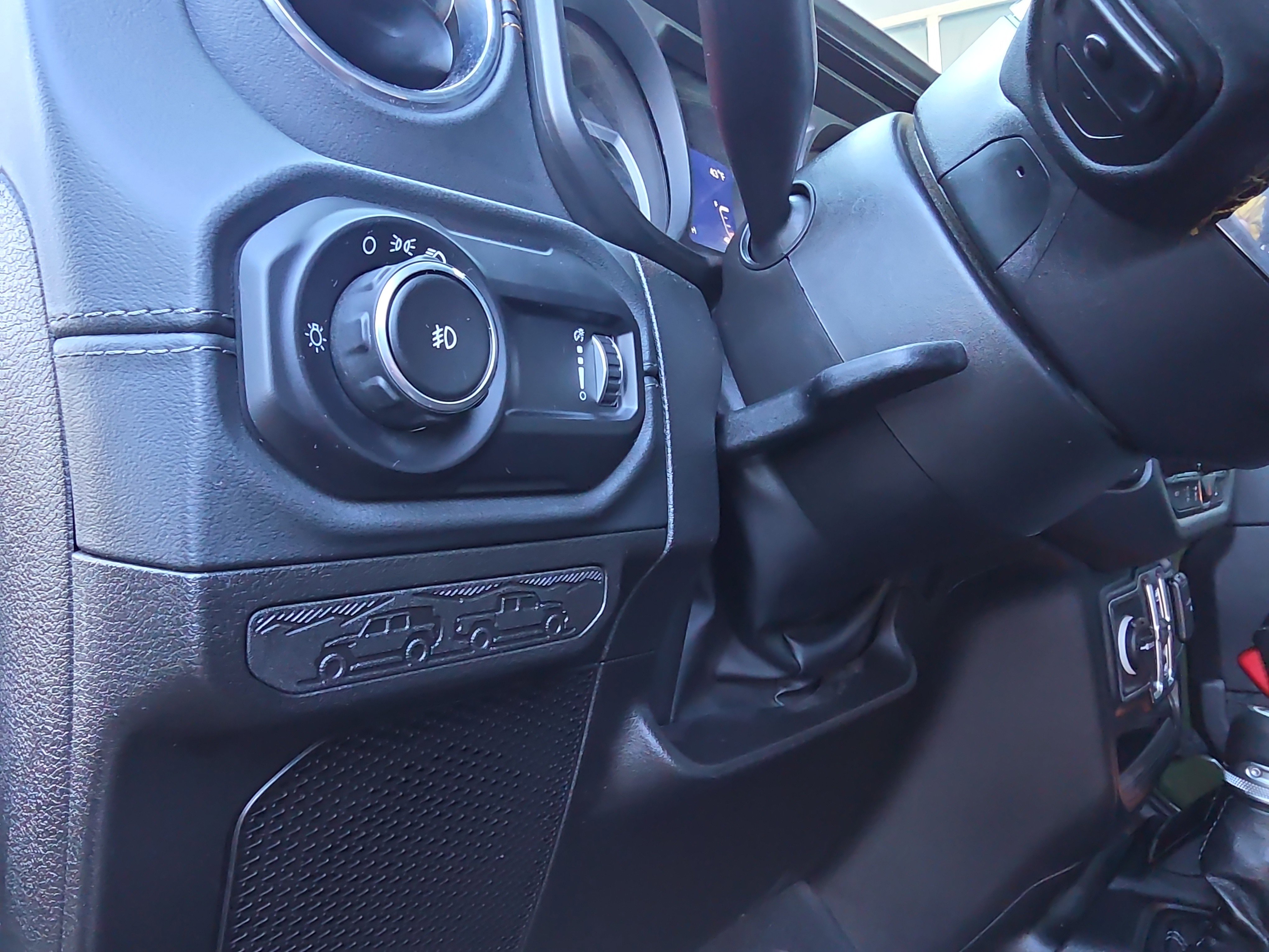 Used 2024 Jeep Wrangler Sahara w/ Technology Group image 15