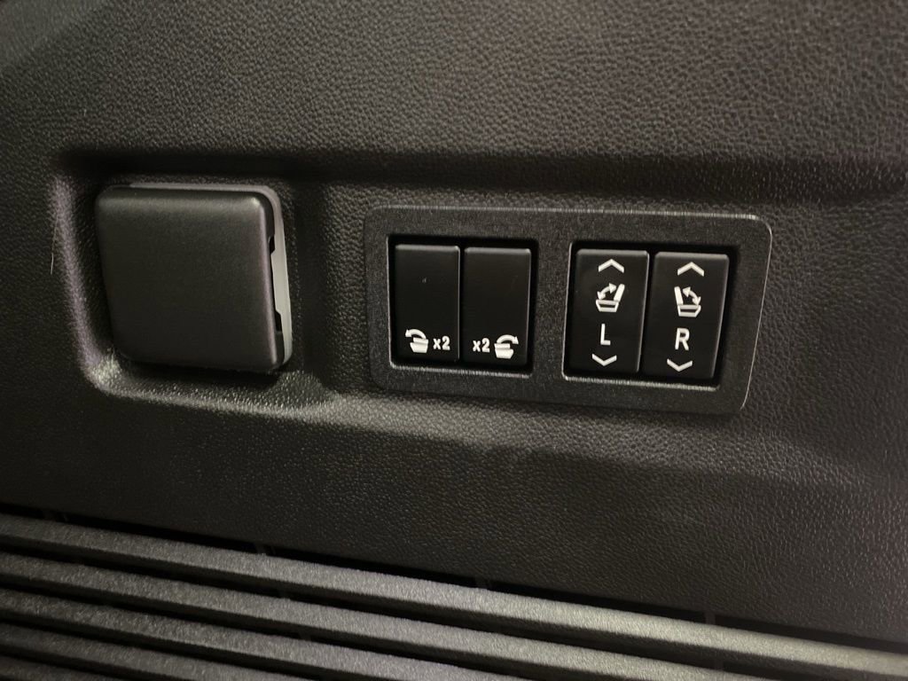 Used 2022 Chevrolet Tahoe High Country AWD/4WD image 15